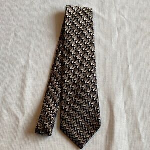 Classic Chevron Pattern Men's Tie in Black and Cream